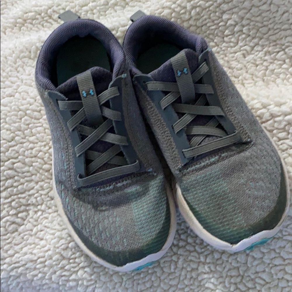Girl’s Under Armour Tennis Shoes